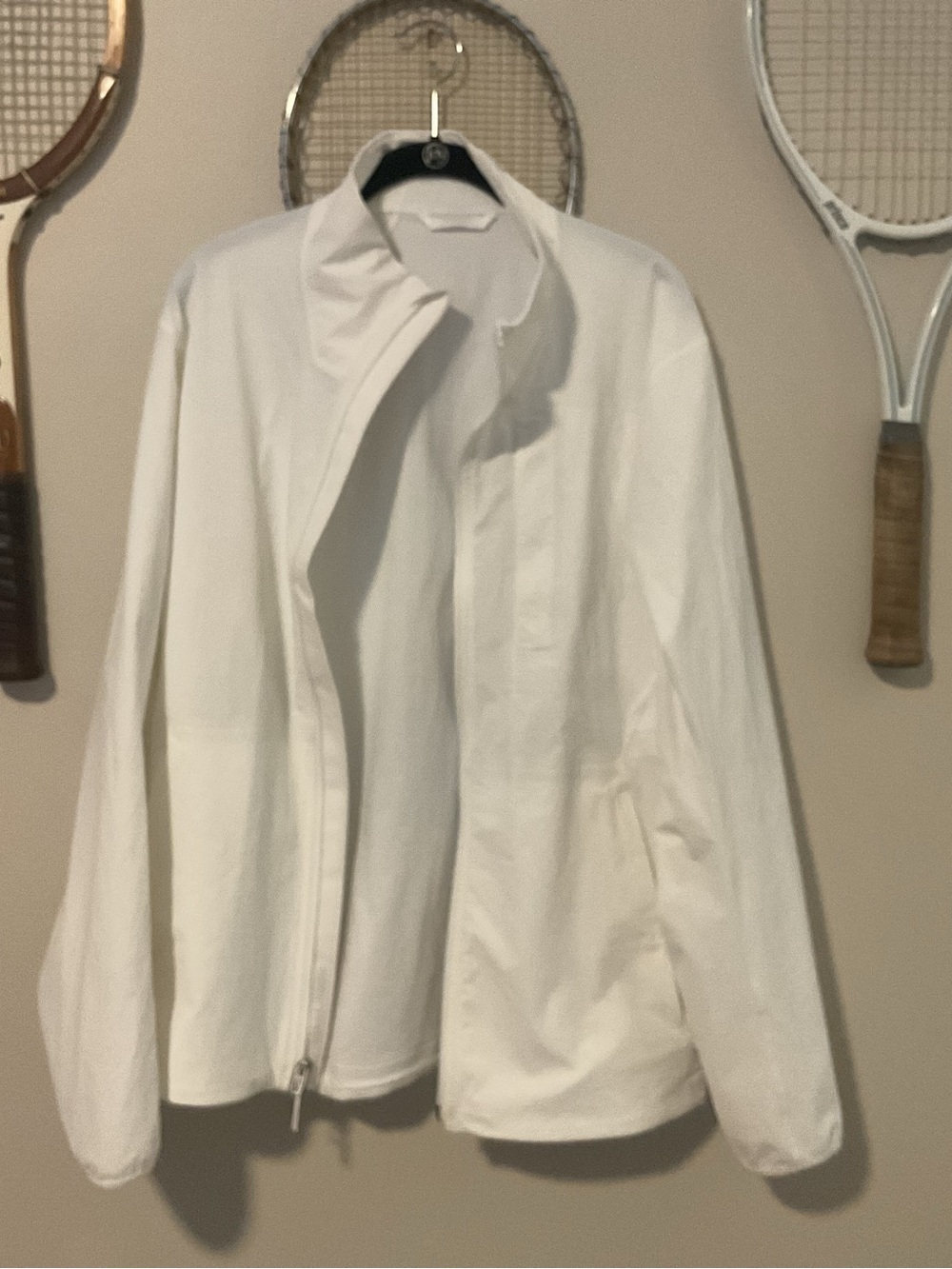 Lululemon white Men’s jacket. Nylon wind